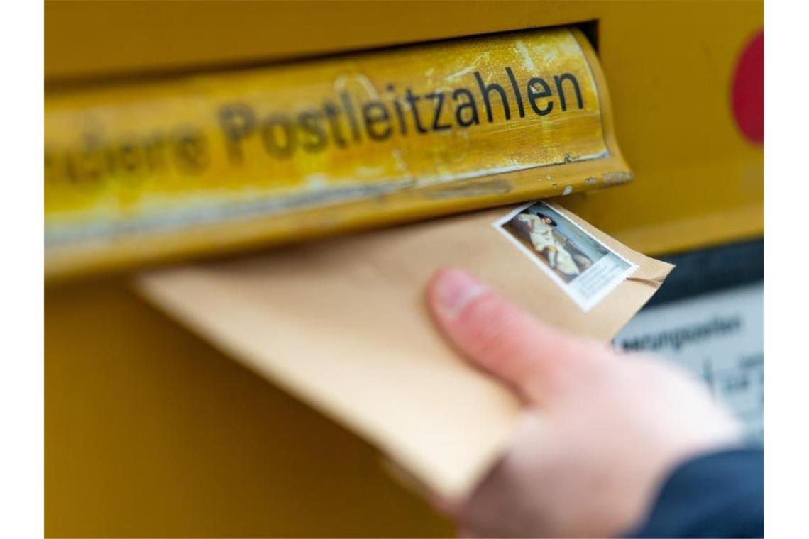 Briefporto-Erhöhung: Standardbrief kostet bald 85 Cent Die Deutsche Post will zum Jahreswechsel die Preise für diverse Sendungsarten erhöhen. Foto: Monika Skolimowska/zb/dpa/Illustration