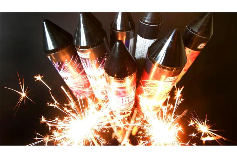 Die Deutsche Umwelthilfe plädiert dafür, den privaten Kauf und Gebrauch von Pyrotechnik zu Silvester dauerhaft zu beenden. (Symbolbild)