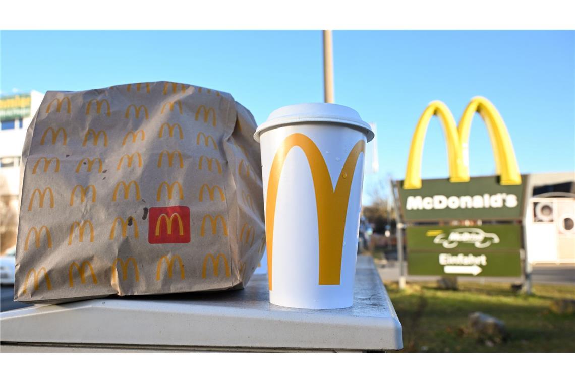 Die Deutsche Umwelthilfe verklagt die Burgerkette McDonald's mit dem Vorwurf des "Greenwashing". (Archiv)