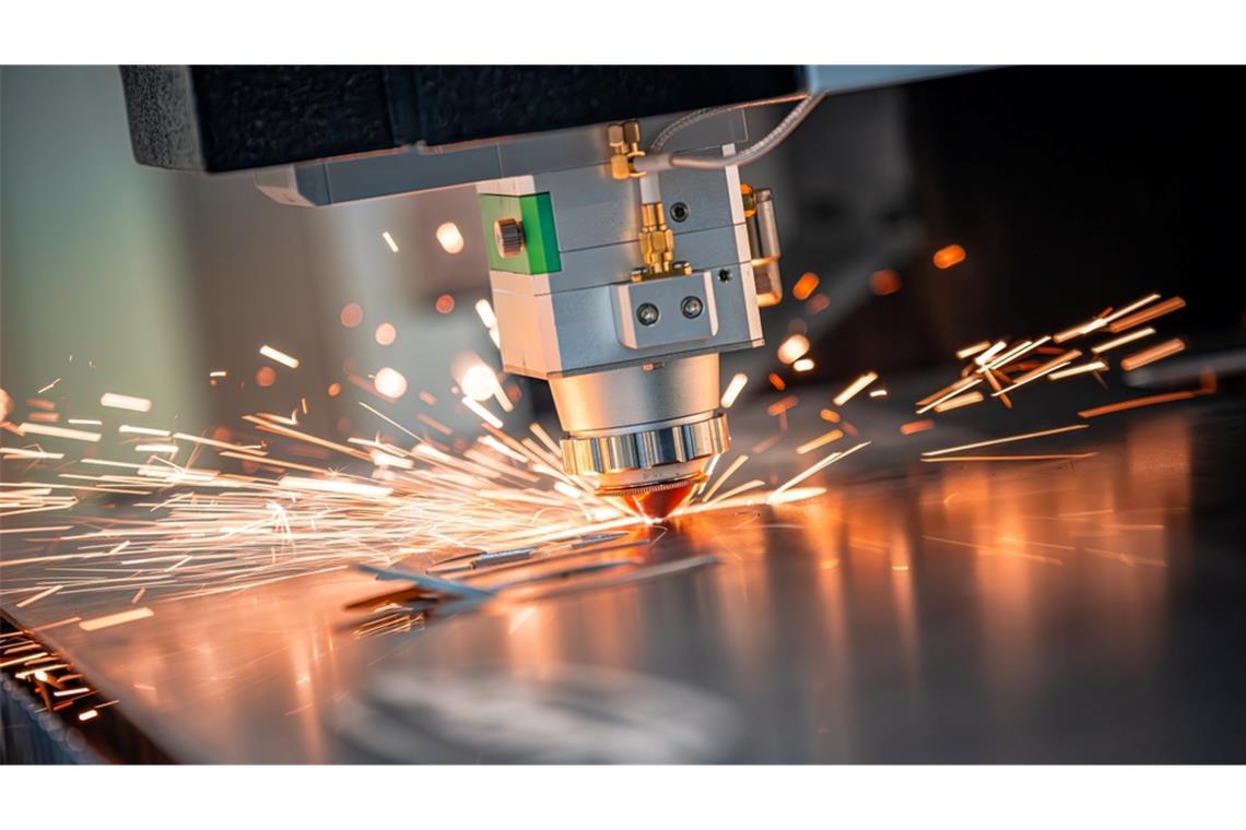 Jobabbau trotz Konjunkturplus? - Warum die Wirtschaft wächst & trotzdem Stellen abgebaut werden Die deutsche Wirtschaft wächst im September so stark wie seit 16 Monaten. Der PMI steigt deutlich, doch Unternehmen bauen weiter Stellen ab. Gründe sind fehlende Aufträge und steigende Kosten.