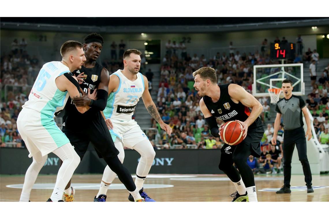 Die deutschen Basketballer haben den ersten EM-Test gewonnen.