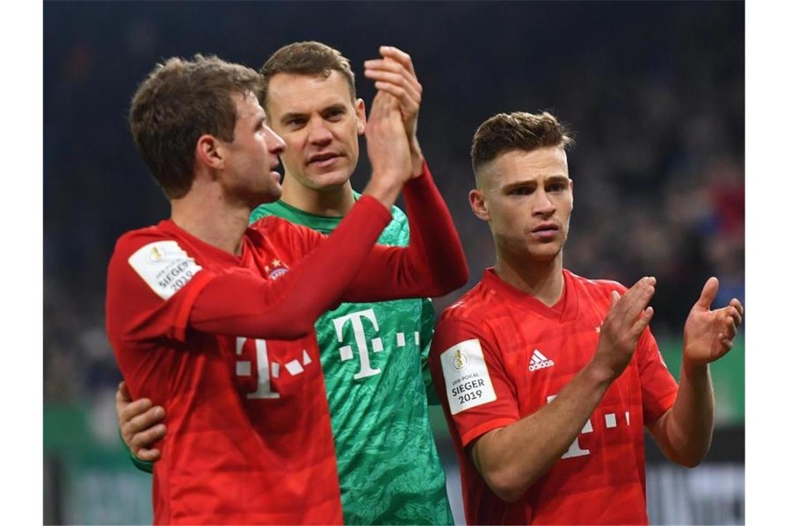 Die deutschen Champions-League-Clubs um den FC Bayern München wollen die anderen Bundesliga-Teams unterstützen. Foto: Bernd Thissen/dpa
