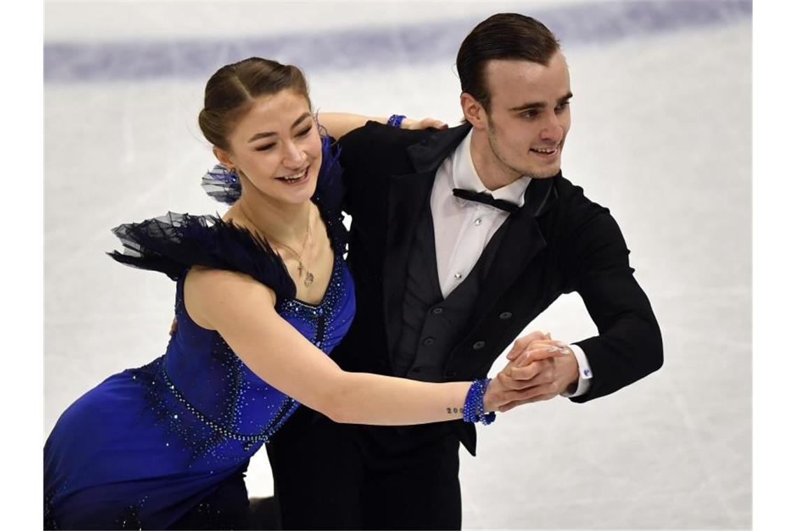 Das bringt der Wintersport am Samstag Die deutschen Eistänzer Katharina Müller und Tim Dieck wollen sich einen Olympia-Startplatz sichern. Foto: Martin Meissner/AP/dpa