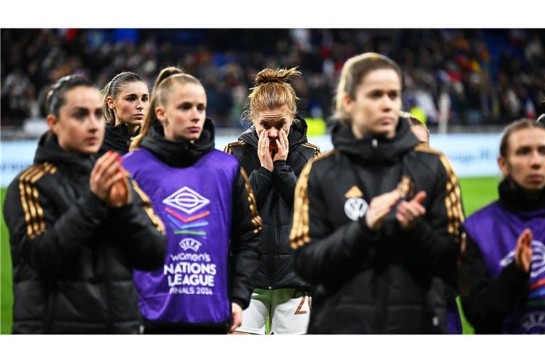 Die deutschen Fußballerinnen waren nach der Niederlage in Frankreich schwer enttäuscht.