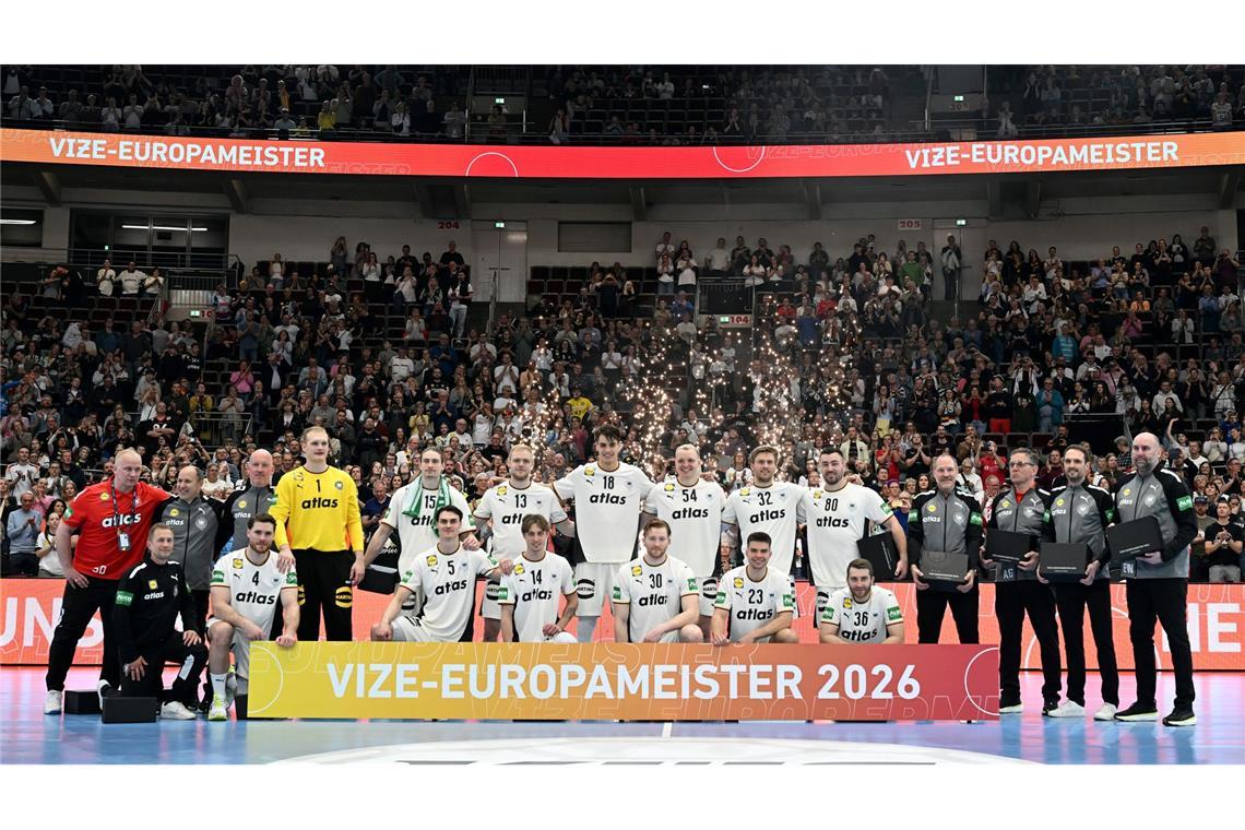Die deutschen Handballer feierten gemeinsam noch einmal die Vize-Europameisterschaft.