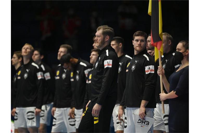 Die deutschen Handballer haben bei der Europameisterschaft weitere Corona-Fälle gemeldet. Foto: Marijan Murat/dpa