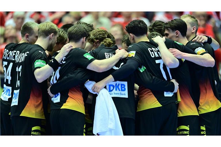 Die deutschen Handballer haben den Einzug ins EM-Halbfinale in den eigenen Händen.