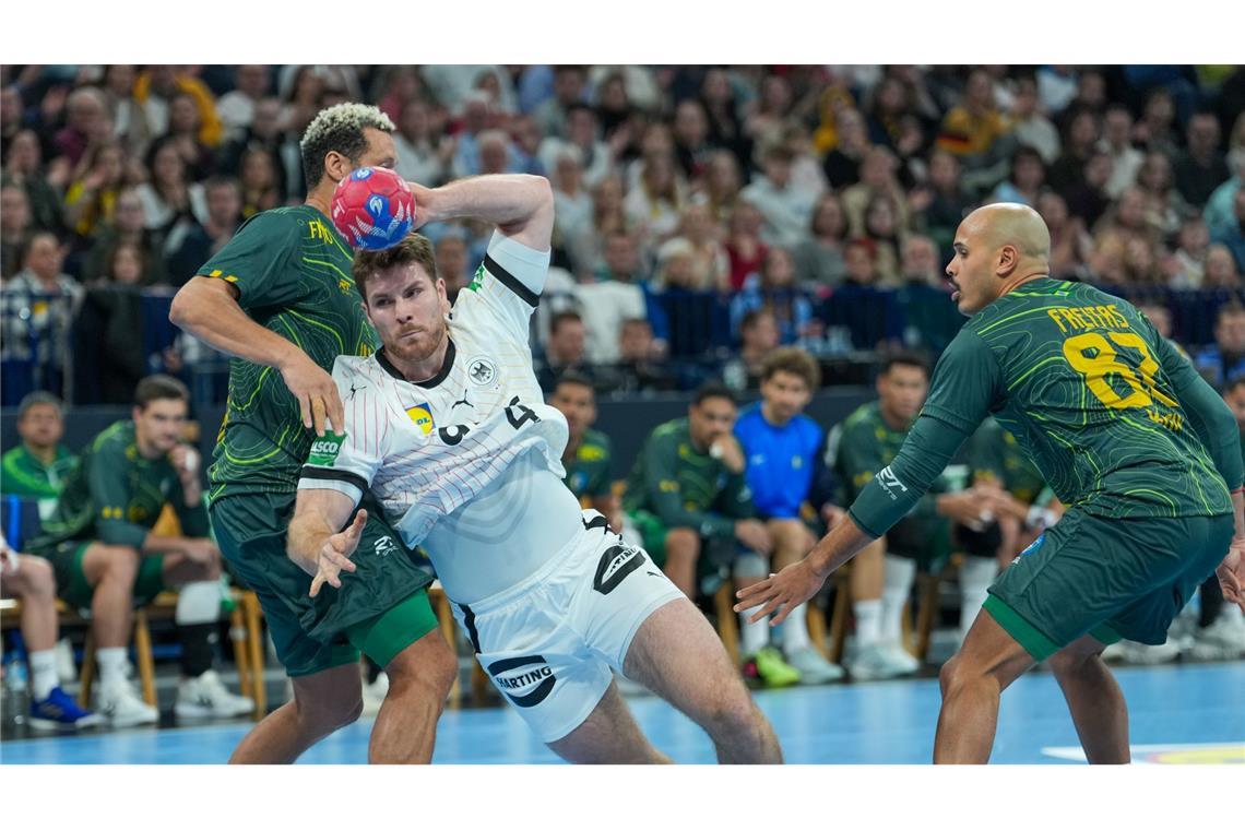 Desolater Offensiv-Auftritt: Handballer mühen sich zum Sieg Die deutschen Handballer tun sich bei der WM-Generalprobe gegen Brasilien extrem schwer.