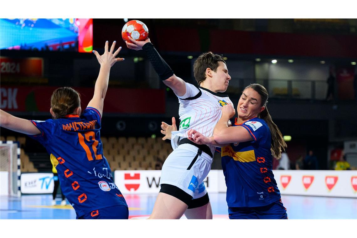 Bittere EM-Pleite für deutsche Handball-Frauen Die deutschen Handballerinnen haben das EM-Vorrundenspiel gegen die Niederlande verloren.