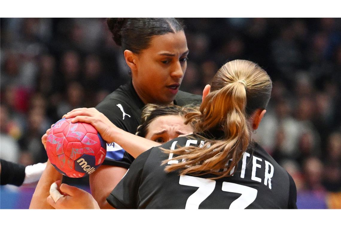 Die deutschen Handballerinnen ließen gegen Uruguay in der Abwehr wenig zu.
