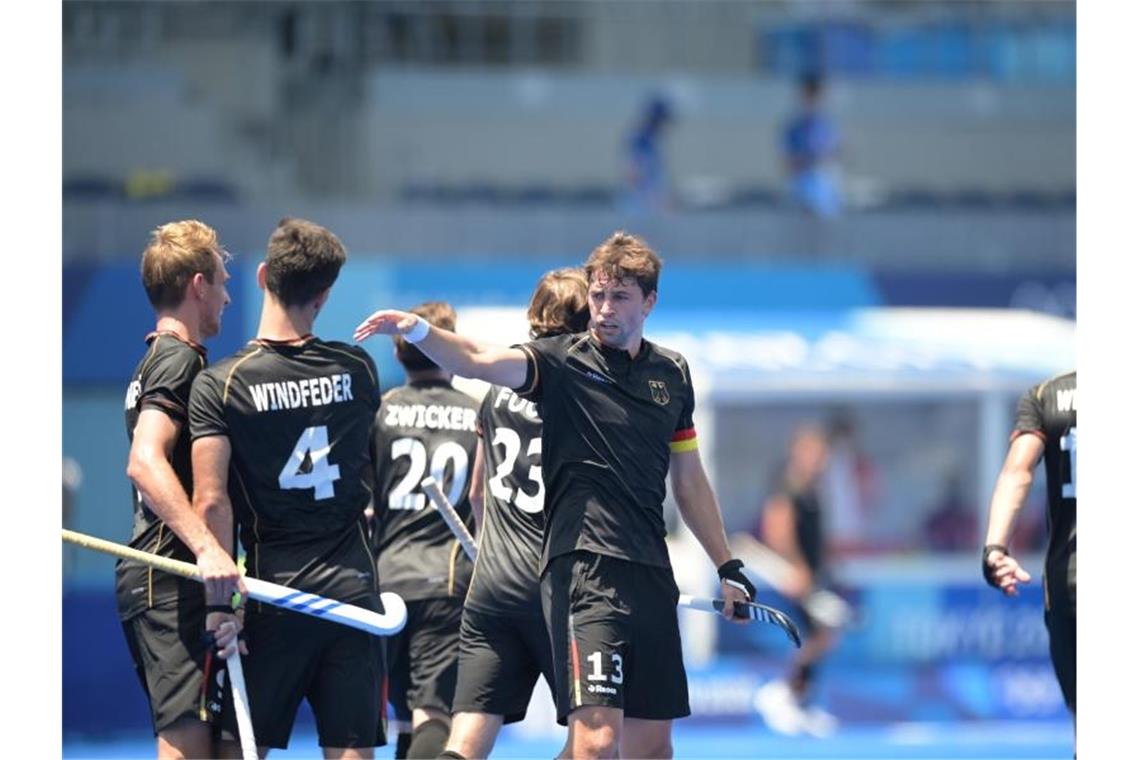 Die deutschen Hockey-Herren stehen schon vor ihrem letzten Gruppenspiel im Viertelfinale. Foto: Sebastian Gollnow/dpa