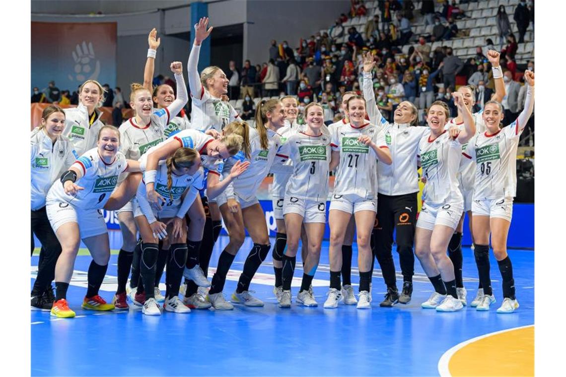 Zittersieg gegen Ungarn: DHB-Frauen auf Viertelfinalkurs Die deutschen Nationalspielerinnen haben auch gegen Ungarn gewonnen. Foto: Marco Wolf/wolf-sportfoto/dpa