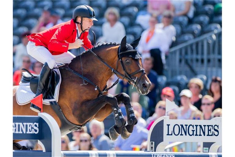 Die deutschen Reiter um Marcus Ehning fielen zurück. Foto: Rolf Vennenbernd