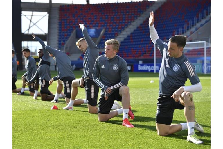 Die deutschen U21-Spieler erwartet ein intensives Halbfinale gegen die Niederlande. Foto: Marton Monus/dpa