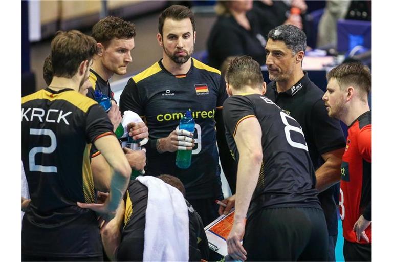 Die deutschen Volleyballer hatten im Finale gegen Frankreich keine Chance. Foto: Andreas Gora/dpa