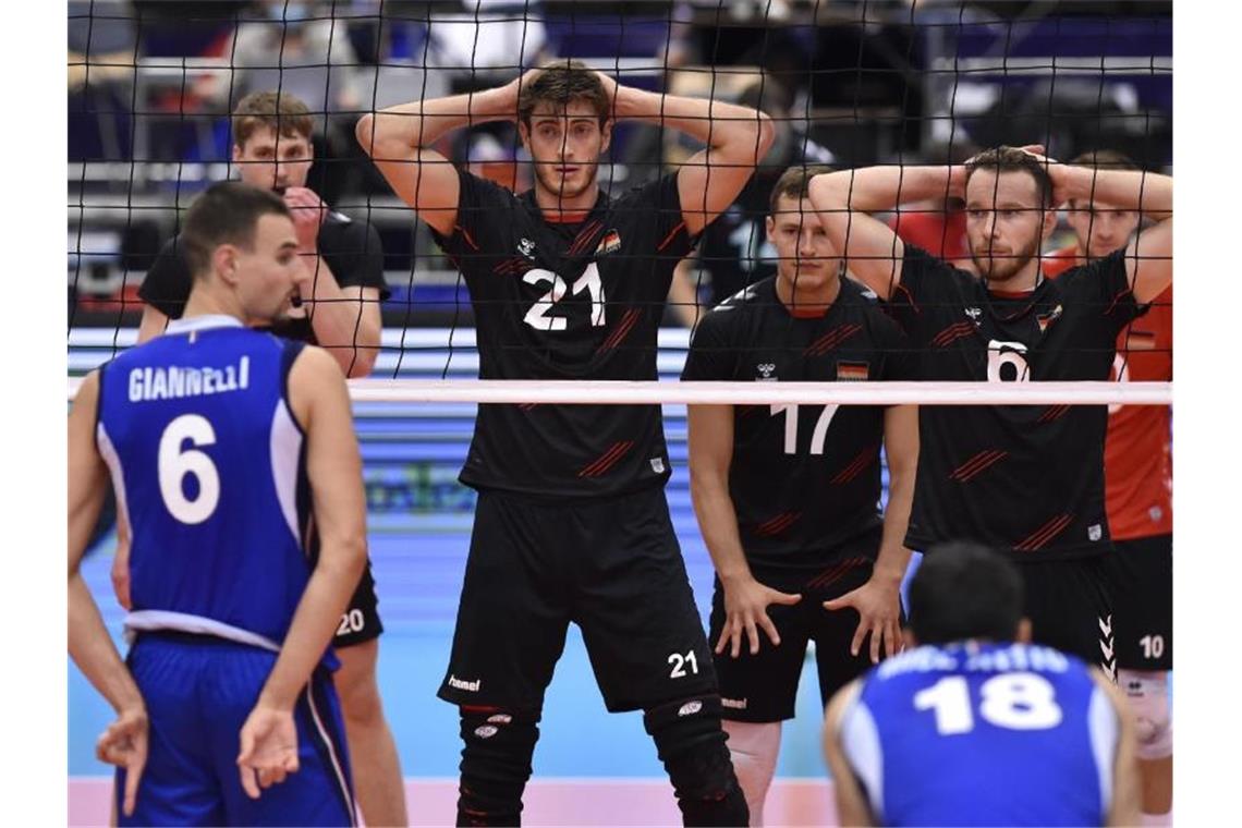 Deutsche Volleyballer ohne Chance gegen Italien Die deutschen Volleyballer verloren gegen Italien. Foto: Oana Jaroslav/CTK/dpa