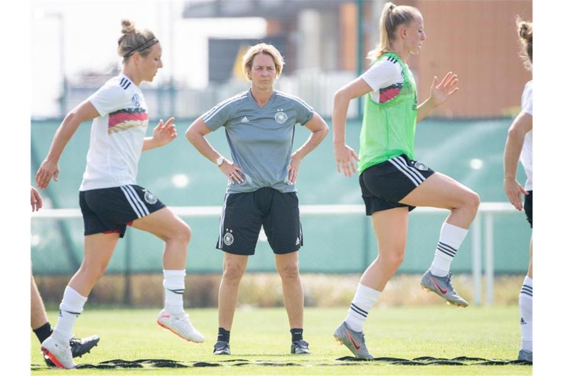 Die DFB-Frauen erwartet beim Spiel gegen Schweden große Hitze. Die Bundestrainerin geht damit gelassen um. Foto: Sebastian Gollnow