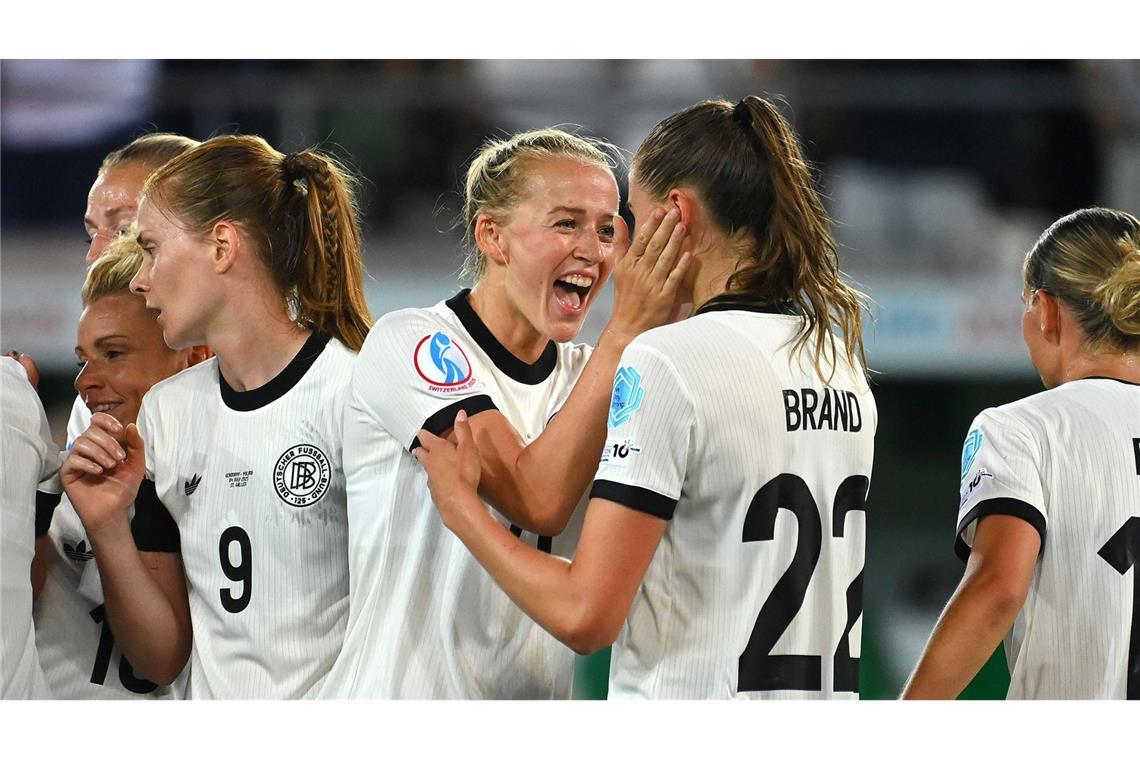 DFB-Frauen siegen gegen Polen Die DFB-Frauen sicherten sich den 2:0-Sieg gegen Polen.