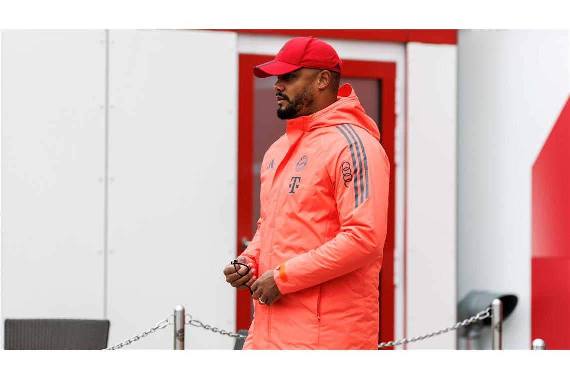 Zypern-Trip mit Urlaubsfeeling und einem Bayern-Schreck Die dicke Jacke durfte Trainer Vincent Kompany daheim lassen.