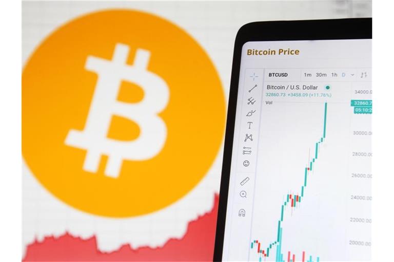 Die Digitalwährung Bitcoin setzt ihre Rekordjagd auch im neuen Jahr fort. Foto: Pavlo Gonchar/SOPA Images via ZUMA Wire/dpa