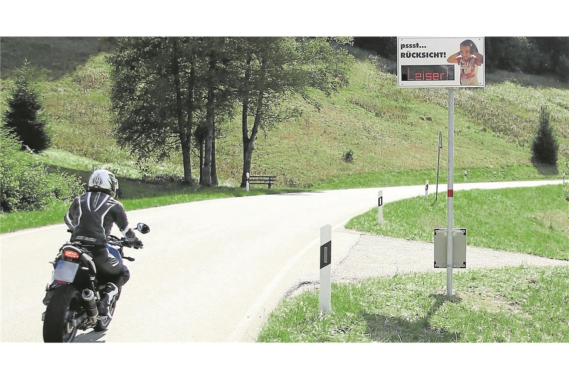 Die Displays sollen Motorradfahrer durch die unmittelbare und individuelle Ansprache zu einer moderaten Fahrweise anhalten. Foto: RTB