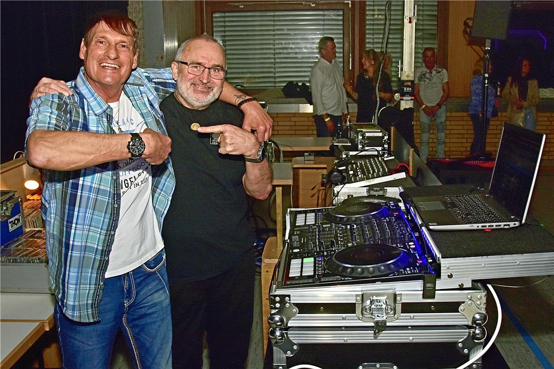 Die DJs bringen die Halle zum Beben. 12. "Remember Alte Grube Party" des Disco C...