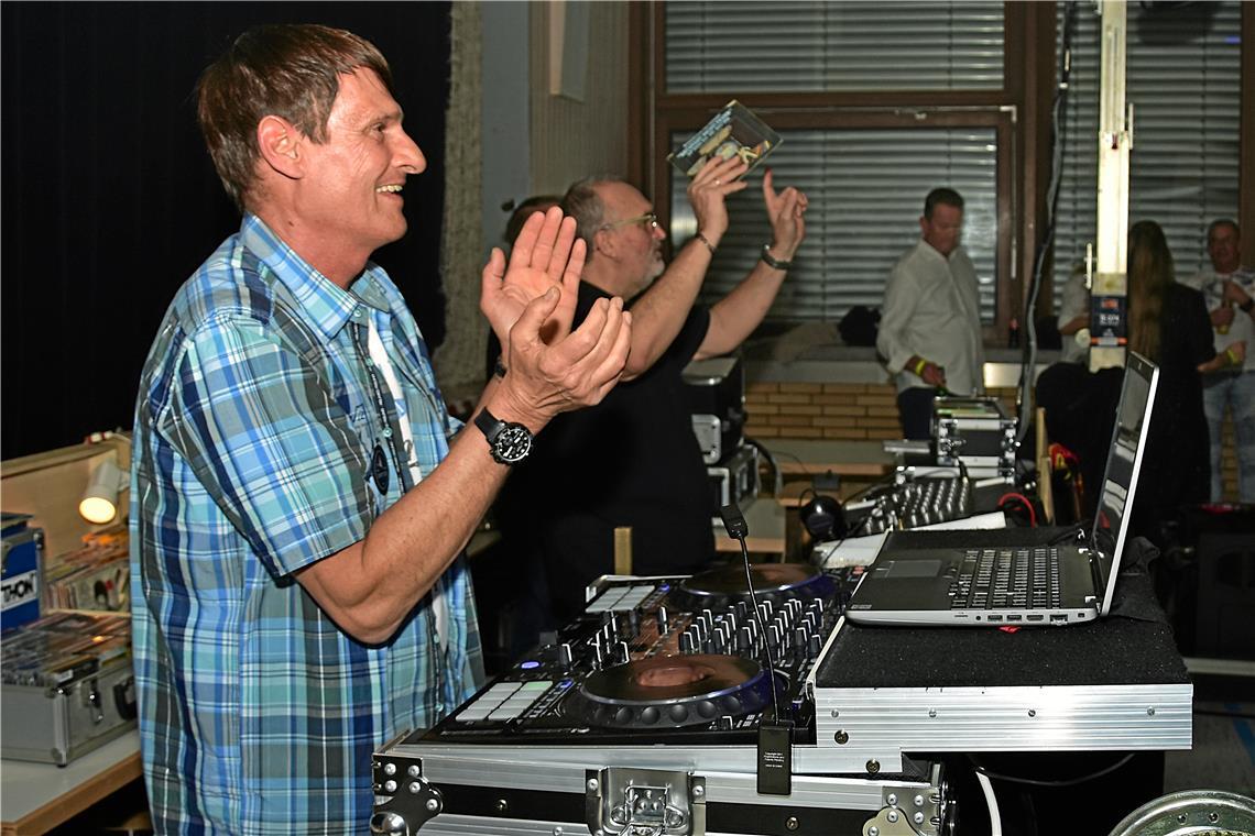 Die DJs bringen die Halle zum Beben. 12. "Remember Alte Grube Party" des Disco C...
