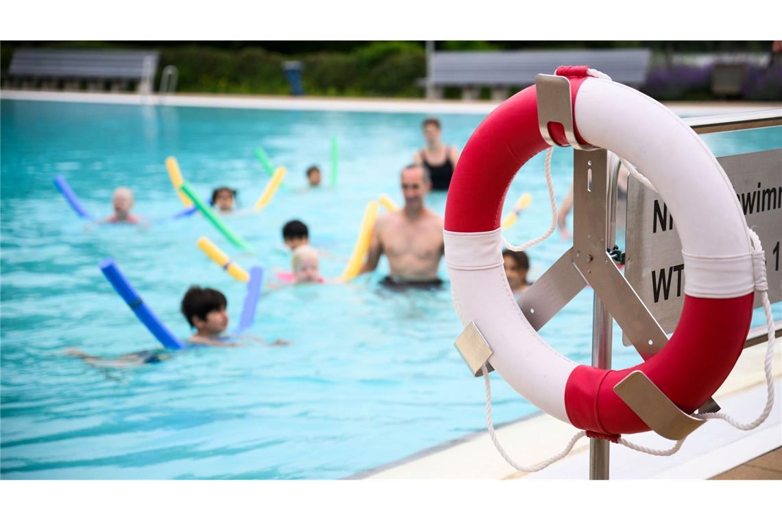 Die DLRG-Lebensretter haben bei den Mitgliederzahlen erstmals die Marke von 200.000 Kindern geknackt. (Archivbild)