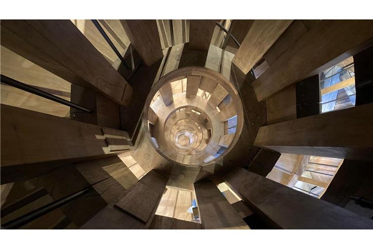 Die doppelläufige Wendeltreppe im Südturm: Ein Lauf führt hinauf, der andere hinunter, sodass sich die Besucher nie begegnen.