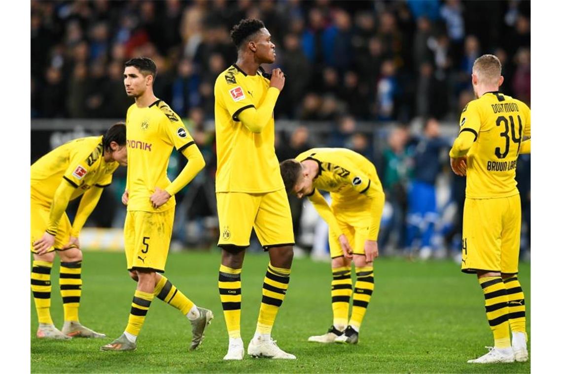 Rätselhafter BVB: „Jetzt stehen wir doof da“ Die Dortmunder Spieler waren nach dem verlorenen Spiel frustriert. Foto: Tom Weller/dpa