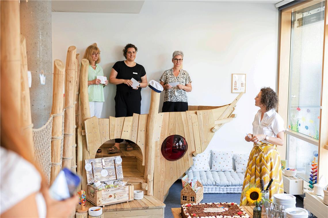 Gemeinsame Betriebskita eröffnet Die drei Betreuungskräfte Irene Lawrenz, Miriam Huber und Sabine Gonzalez mit Tiger-Projektleiterin Anja Off (von links). Foto: Bebop Media/Danijel Grbic