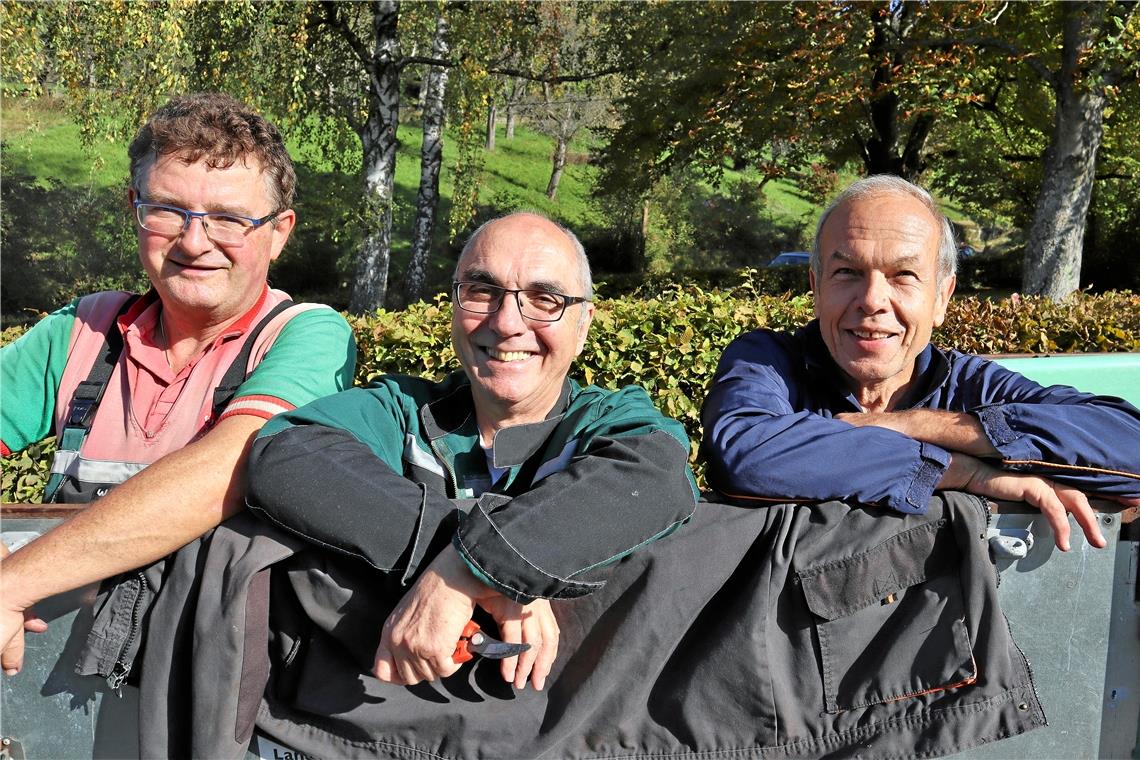Die drei Ebersberger Vineure Achim Keser, Franz Karl Matyas und Friedrich Strohmaier (von links) sind die einzigen Winzer in Baden-Württemberg, die ausschließlich Piwi-Sorten, das heißt pilzwiderstandsfähige Weinsorten, anbauen. Fotos: privat