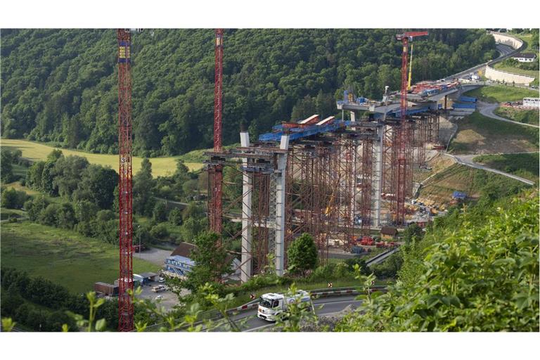 Die drei Männer waren beim Absturz der Gondel ums Leben gekommen.