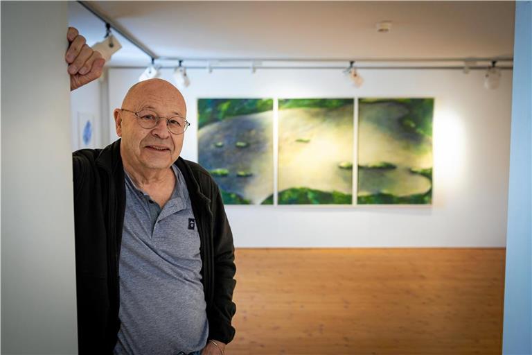 Die dreiteilige Arbeit „Goldgrund“ hat Ernst Keller 2007 und 2008 geschaffen. Wasser ist in seinem Werk ein häufiges Motiv. Fotos: Alexander Becher