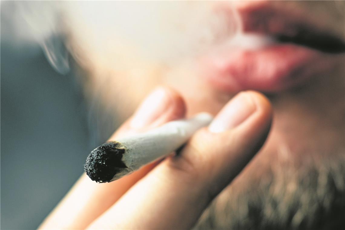 Wenn die Drogensucht das Leben bestimmt „Die Droge hat keine Erwartungen an dich, du kannst sie nicht enttäuschen“, sagt M., der seit 20 Jahren Cannabis raucht. Foto: Adobe Stock