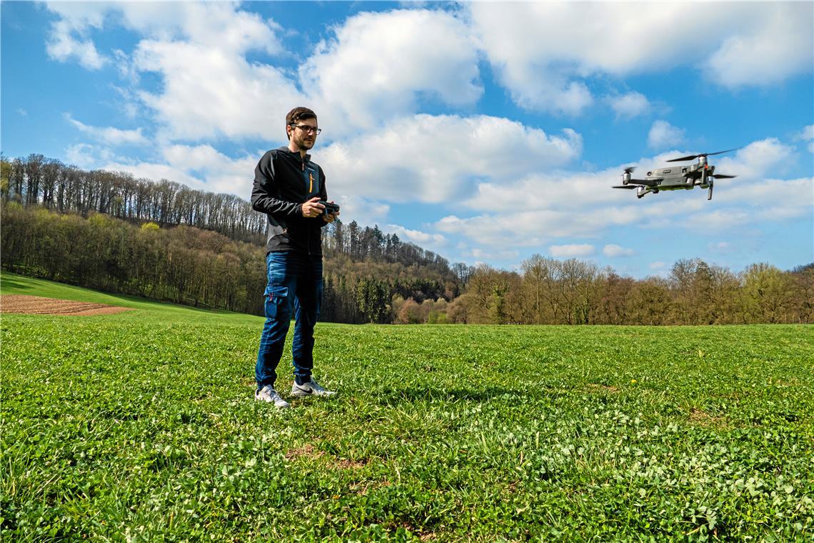 Rehkitzrettung im Rems-Murr-Kreis gerät an ihre Grenzen Die Drohne, welche von Andreas Metz gesteuert wird, verfügt über eine Wärmebildkamera. Fotos: Verein Flugmodus e.V..
