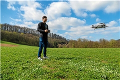 Die Drohne, welche von Andreas Metz gesteuert wird, verfügt über eine Wärmebildkamera. Fotos: Verein Flugmodus e.V..