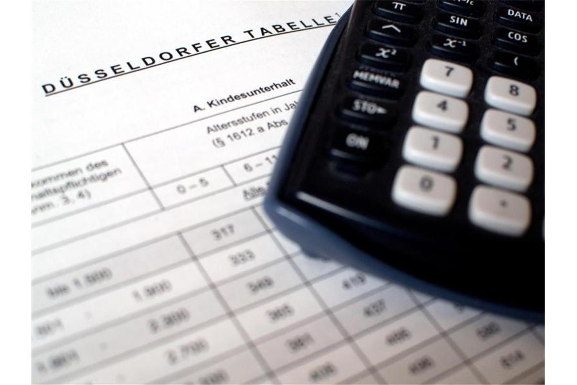 Neue „Düsseldorfer Tabelle“: Mehr Geld für Trennungskinder Die „Düsseldorfer Tabelle“ dient seit 1962 bundesweit als Richtlinie zur Bemessung des angemessenen Kindesunterhalts. Foto: Henning Kaiser/dpa