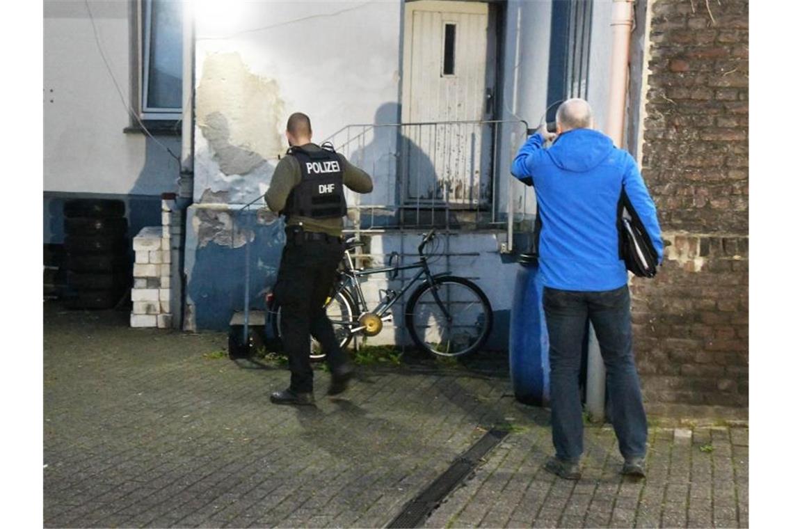 Großrazzia gegen irakische Rockerbande in NRW Die Durchsuchungen richten sich gegen die irakische Rockerorganisation „Al-Salam-313“. Foto: Stephan Witte/KDF-TV & Picture 2019