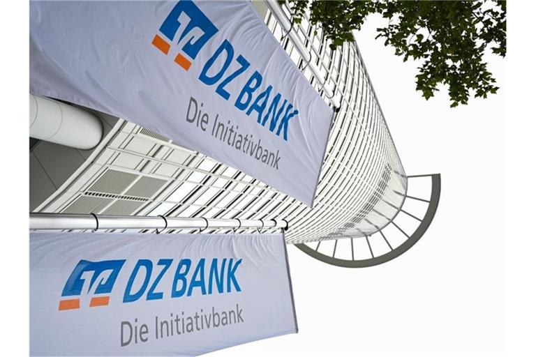 Die DZ Bank zieht Bilanz. Foto: Arne Dedert/dpa