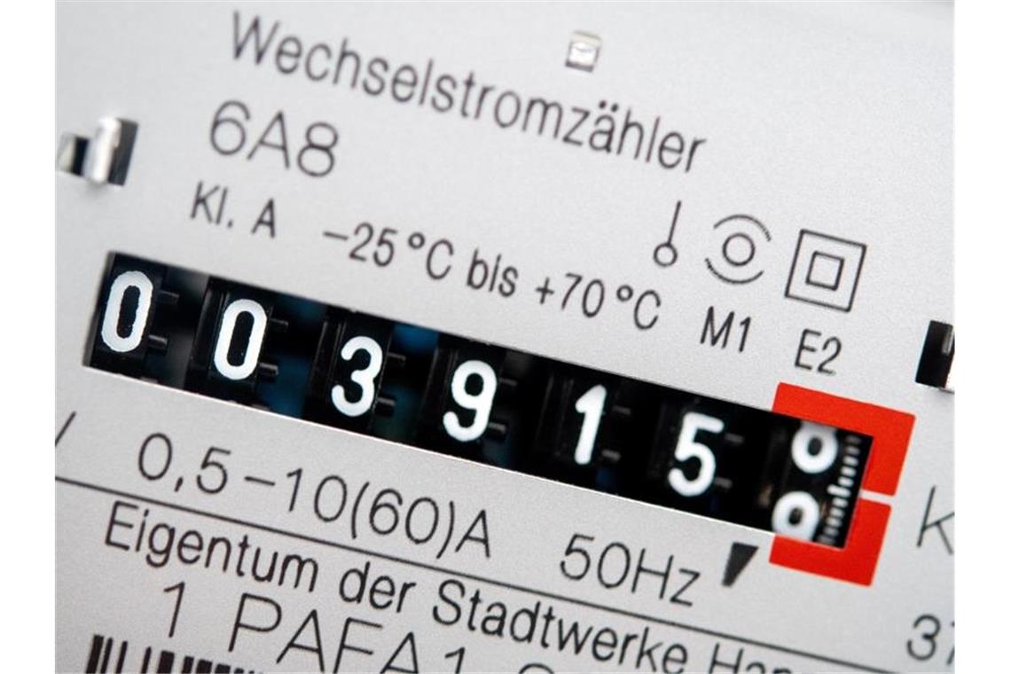 Politik sucht Weg für Befreiungsschlag bei Strompreisen Die EEG-Umlage lag zuletzt 2012 niedriger. Foto: Hauke-Christian Dittrich/dpa