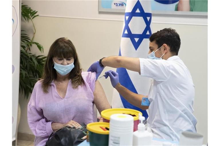 Die Effektivität der in Israel verwendeten Biontech/Pfizer-Impfung hat scheinbar stark nachgelassen. Foto: Sebastian Scheiner/AP/dpa
