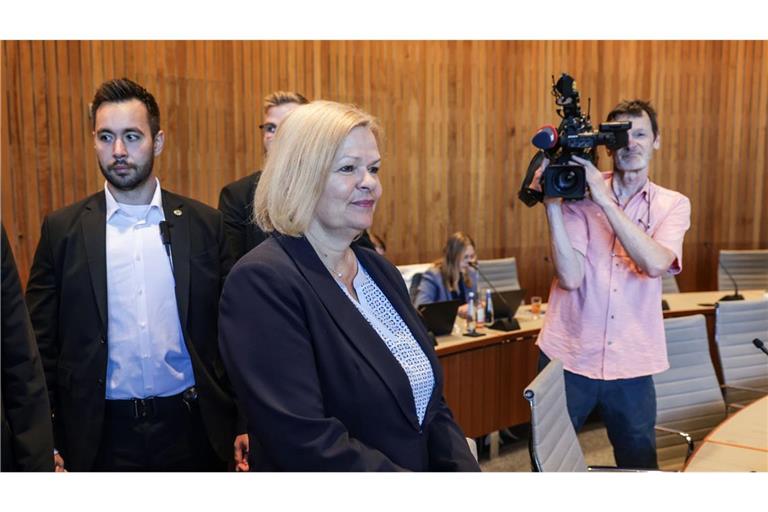 Die ehemalige Bundesinnenministerin Nancy Faeser (SPD) steht im Untersuchungsausschuss des nordrhein-westfälischen Landtags zum Terror-Anschlag von Solingen Rede und Antwort.
