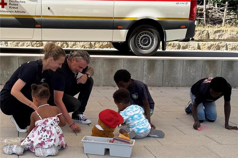 Die Ehrenamtlichen des Offenen Kreises Asyl aus Althütte unterstützen Flüchtlingsfamilien im Alltag. Foto: privat