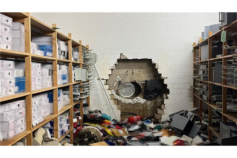 Die Einbrecher durchbrachen eine Wand zum Tresorraum.