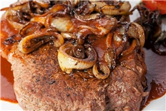 Die Einbrecher erbeuteten offensichtlich kein Bargeld. Nun, zumindest hungrig mussten sie nicht von dannen ziehen. Symbolfoto: Imago stock&people 