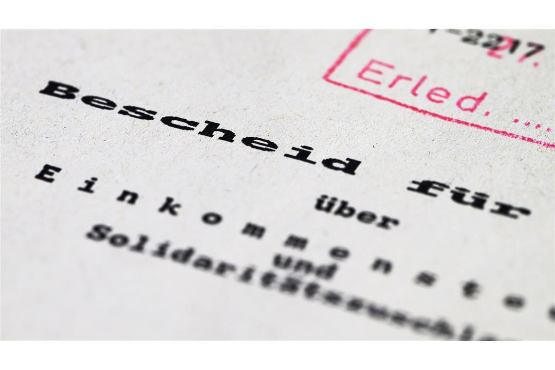 Die Einkommensteuer fließt Bund, Ländern und Kommunen zu. (Symbolbild)