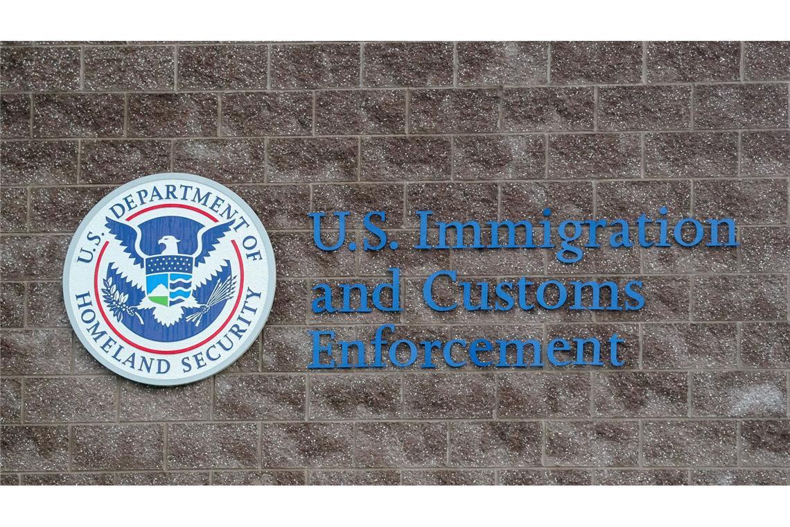 Die Einsätze der Einwanderungsbehörde ICE gegen Migranten sind in den USA schon länger umstritten. (Symbolbild)