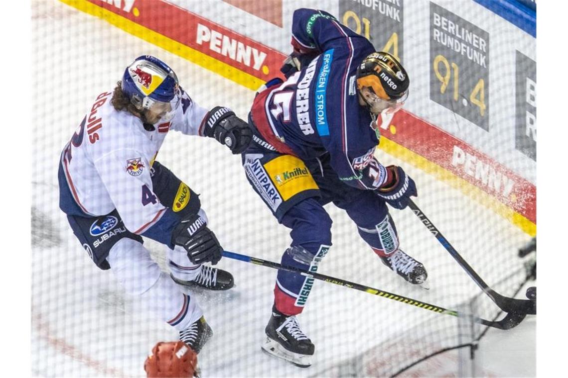 Die Eisbären Berlin mussten zum DEL-Auftakt eine Heimpleite gegen München hinnehmen. Foto: Andreas Gora/dpa