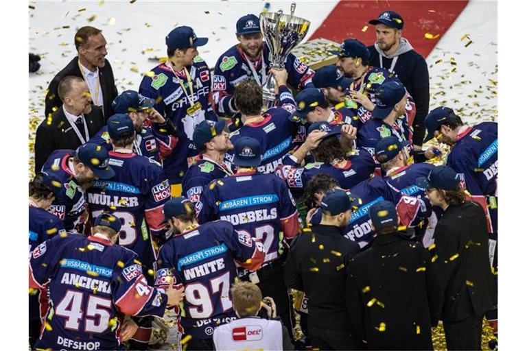 Die Eisbären Berlin wollen ihren DEL-Titel verteidigen. Foto: Andreas Gora/dpa